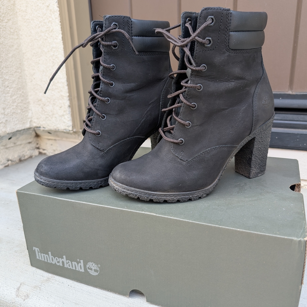 Timberland Black Heeled Boots with Modern Silhouette - Picture 7 of 7